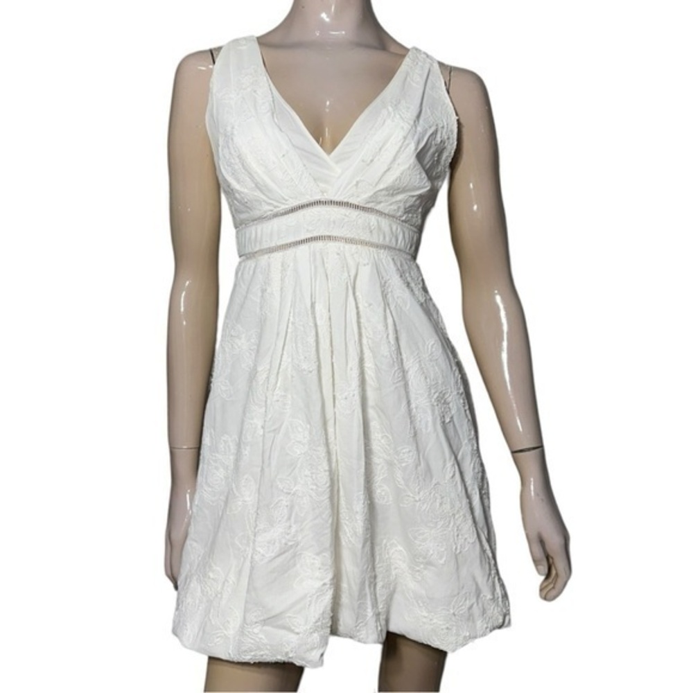 Cynthia Steffe Women’s Size 6 White Floral Embroidered Balloon Hem Tank Dress
